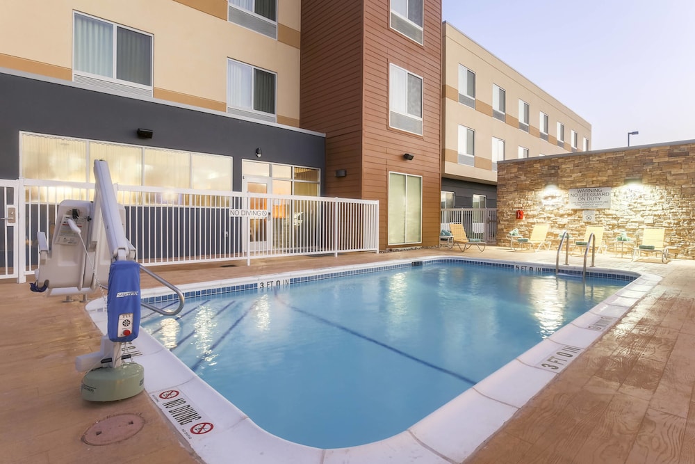 Fairfield Inn Suites Pleasanton 1/32