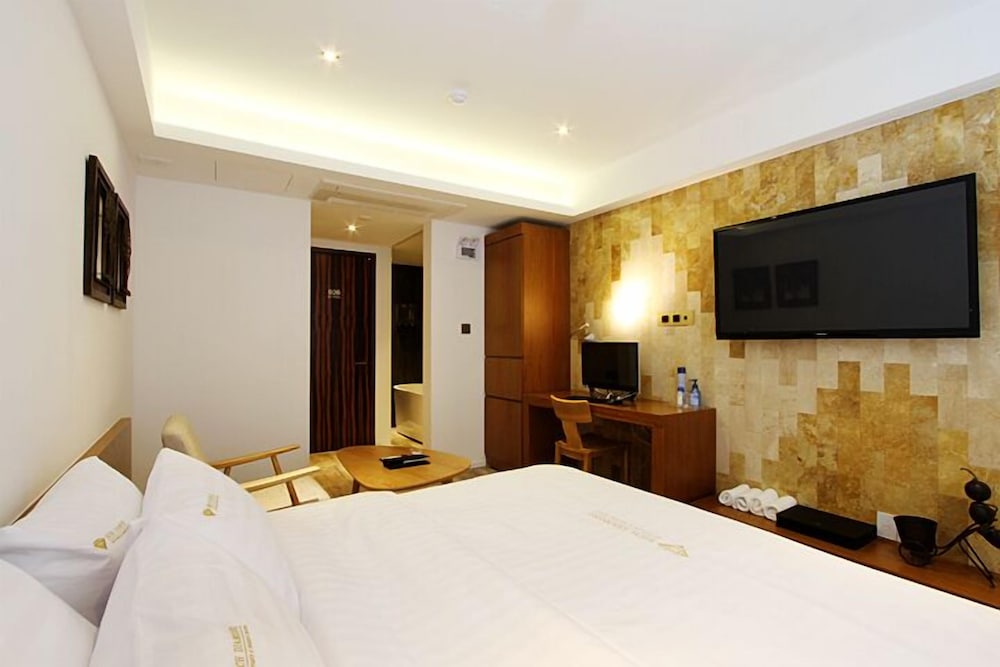 Rich Diamond Hotel 26/79