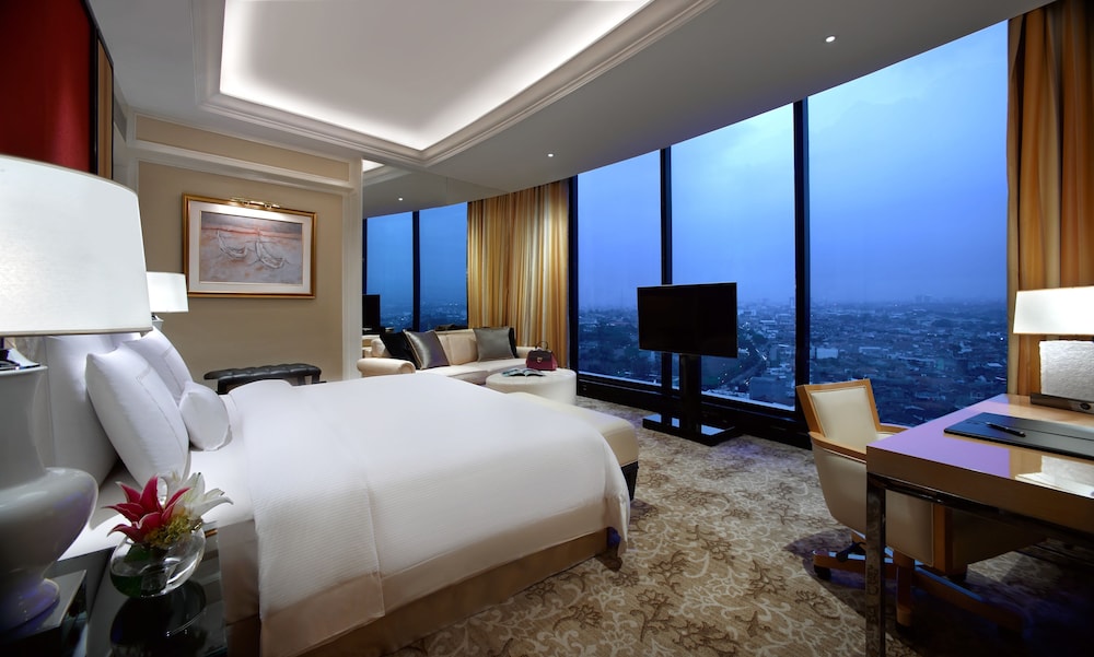 The Trans Luxury Hotel 19/73