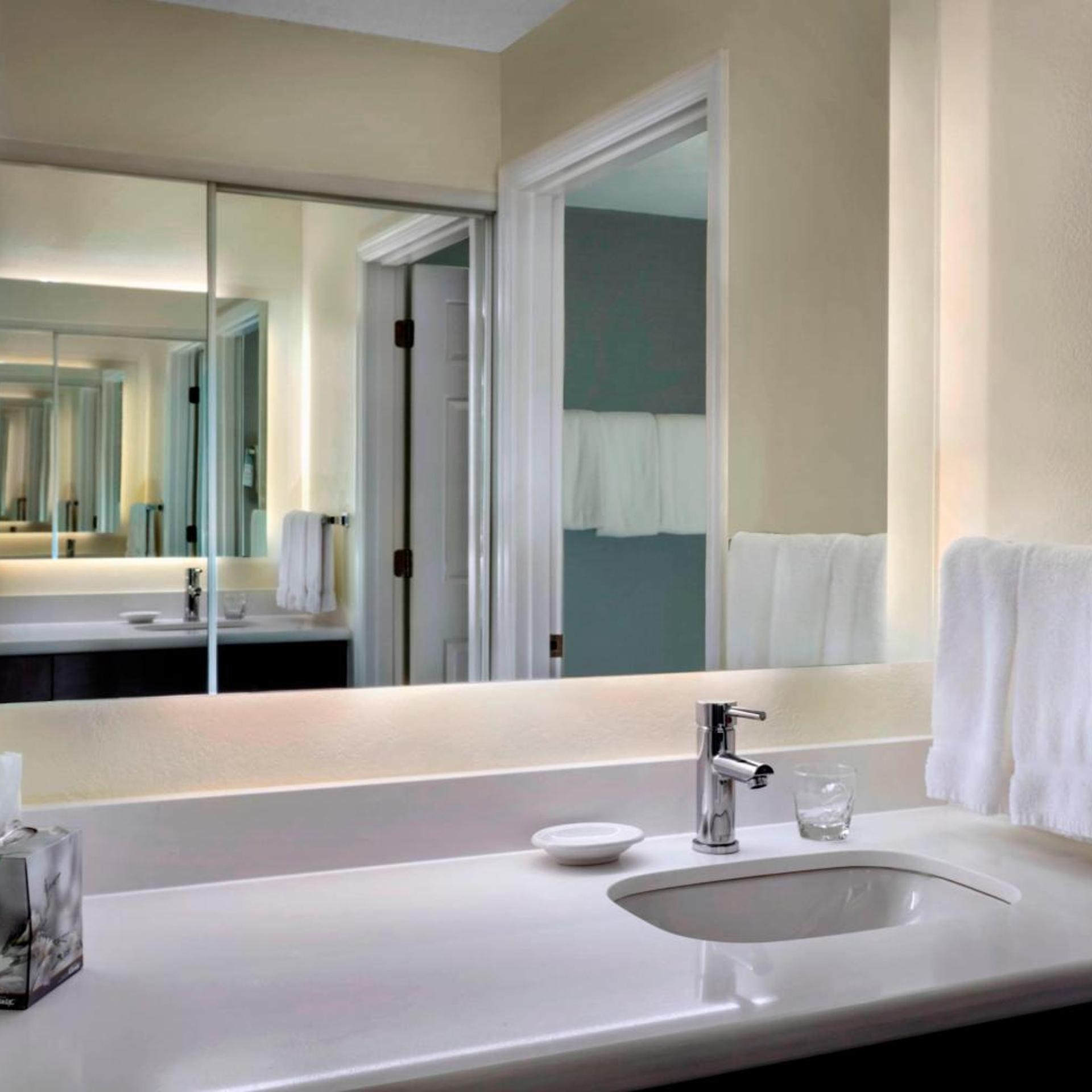 2 Bedrooms, Suite