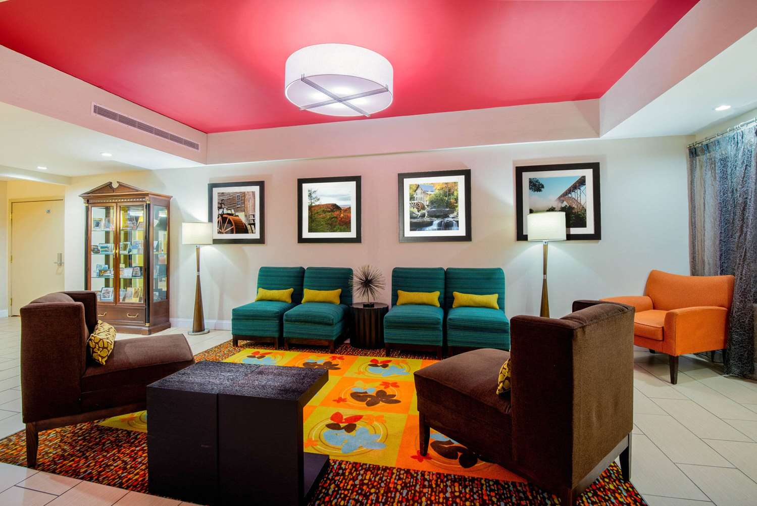 La Quinta Inn and Suites by Wyndham Elkview - Charleston NE 21/40