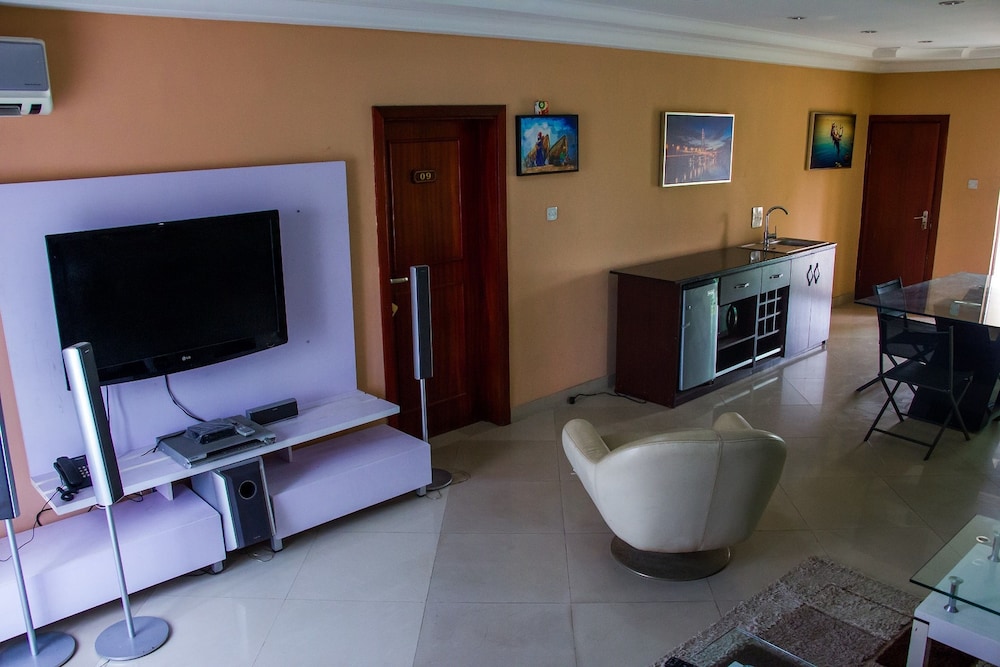 Chaka Resort & Extension 18/50