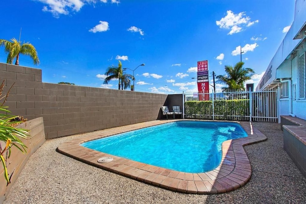 NAMBOUR LODGE MOTEL 28/37