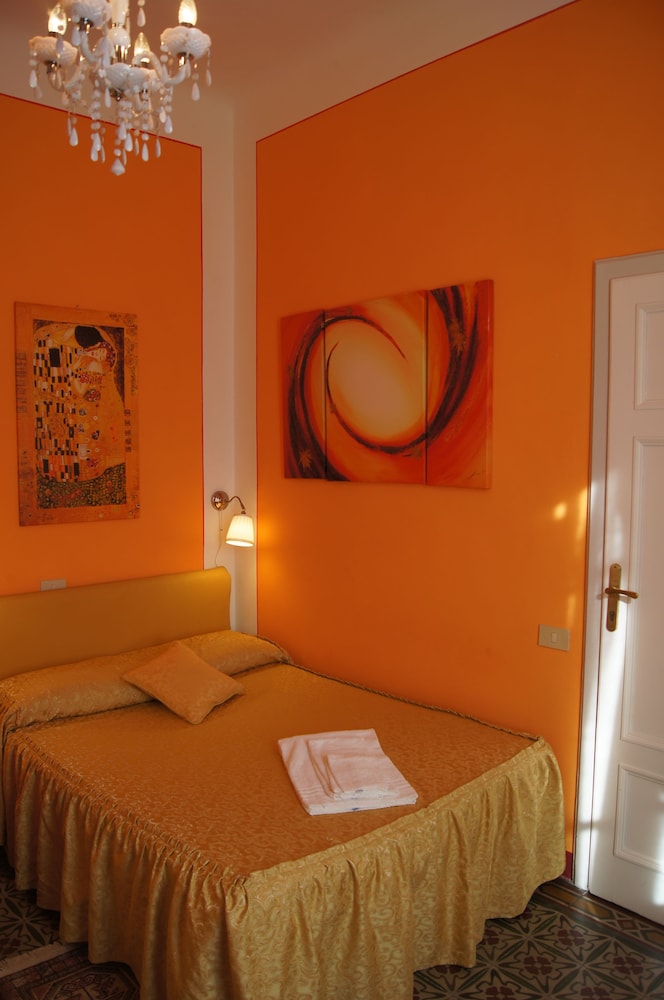 La Mimosa Bed And Breakfast 3/71