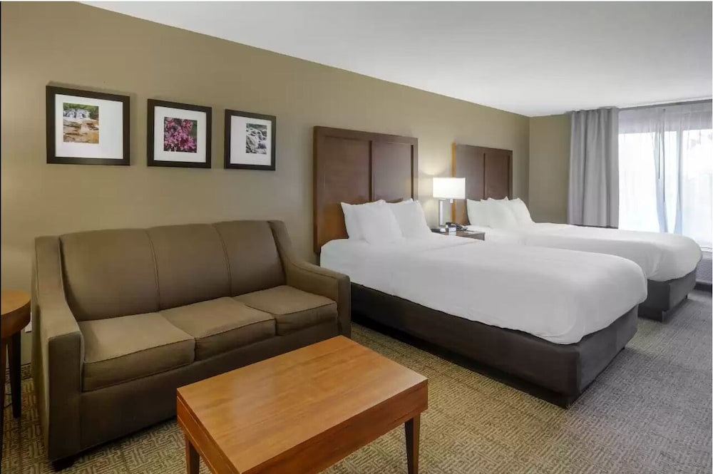 SUITE, 2 QUEEN BEDS, SOFA