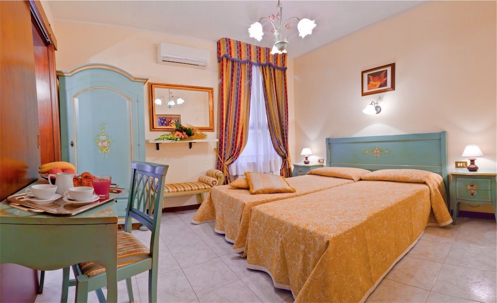 Hotel Henry 7/41