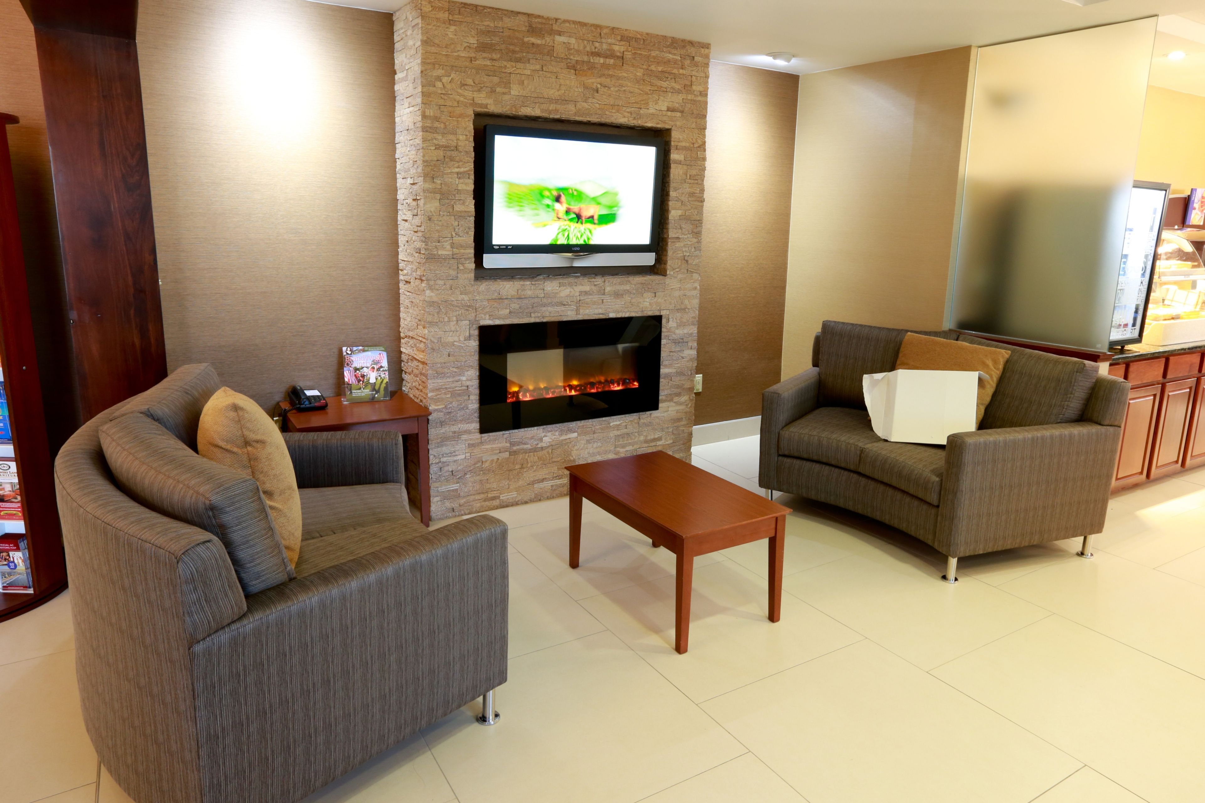 Holiday Inn Express Hotel Suites West Chester 57/76