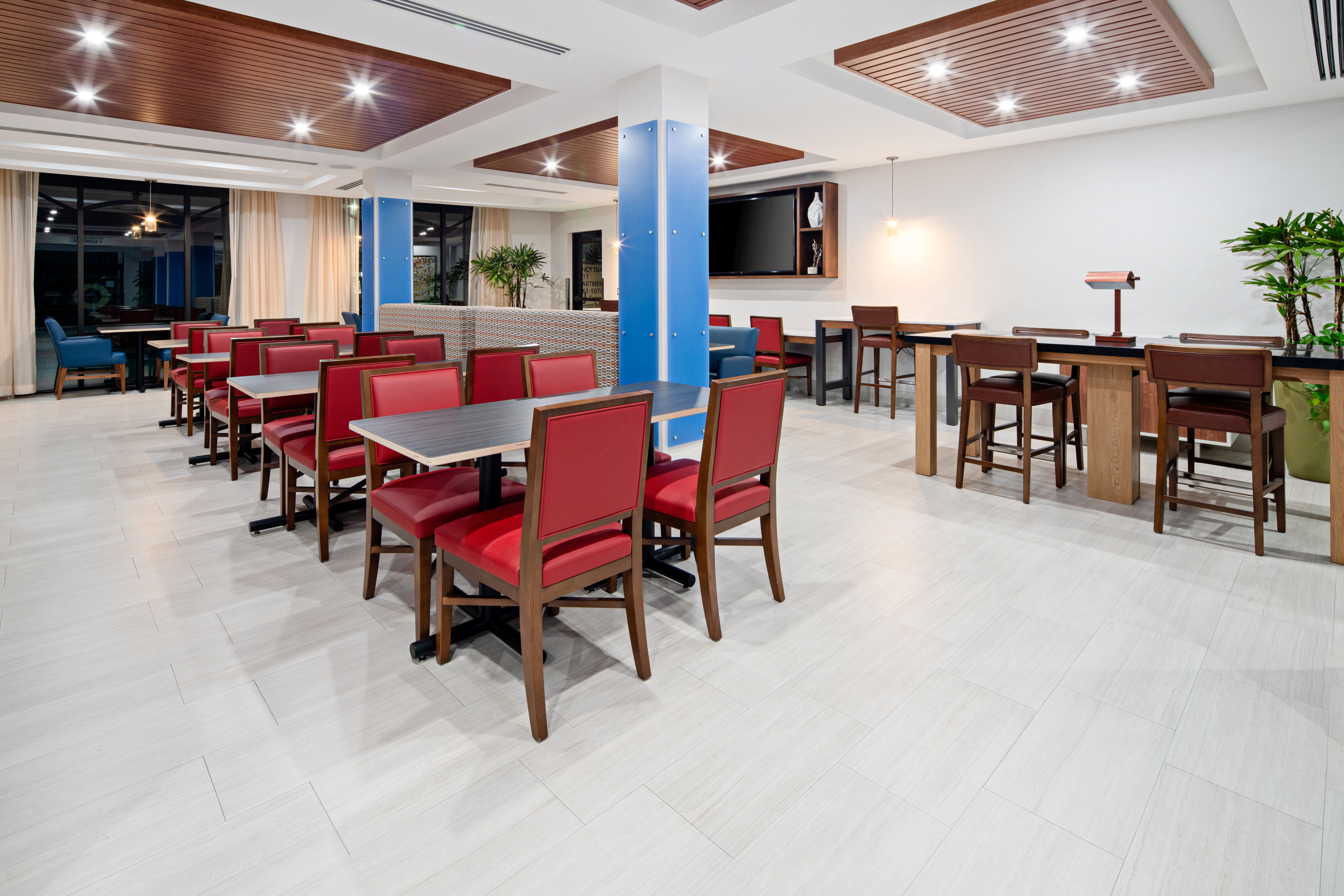 Holiday Inn Express Hotel Suites ATASCADERO 38/48