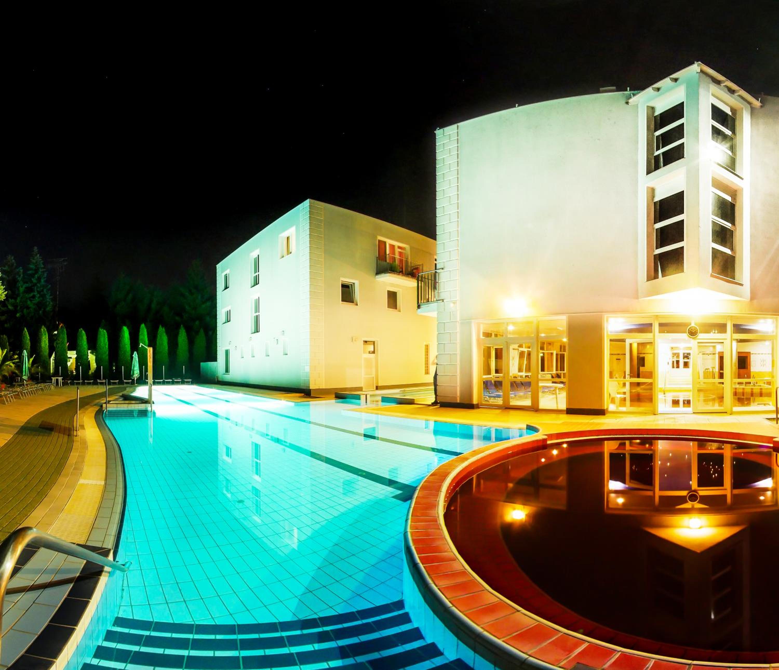 Hotel Silver 6/25