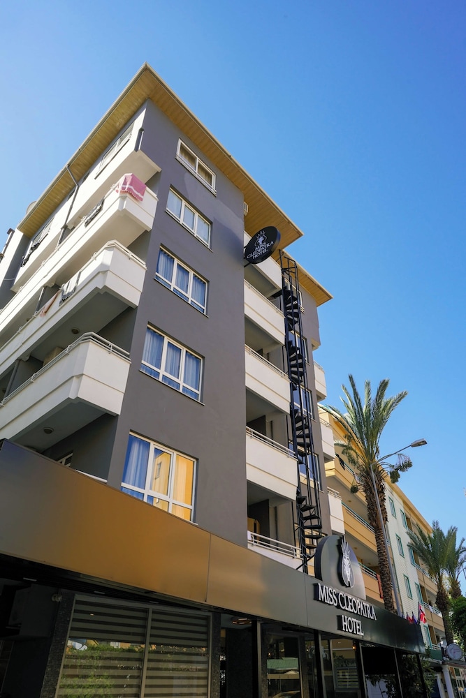 Miss Cleopatra Hotel 2/50