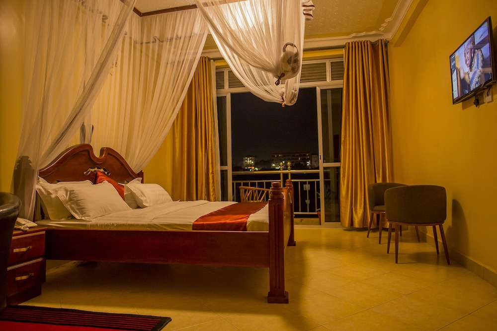 STANDARD, DOUBLE BED, CITY VIEW