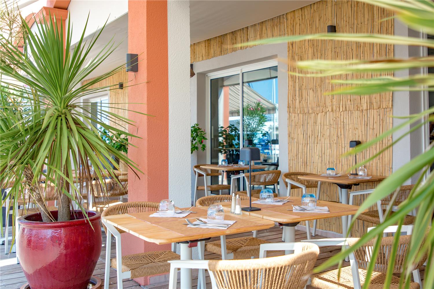 restaurant cafeteria