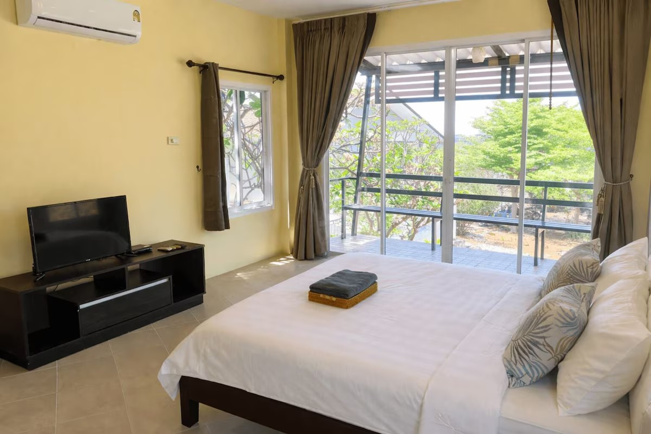 Koniix Garden Cottage Ko Sichang 8/19