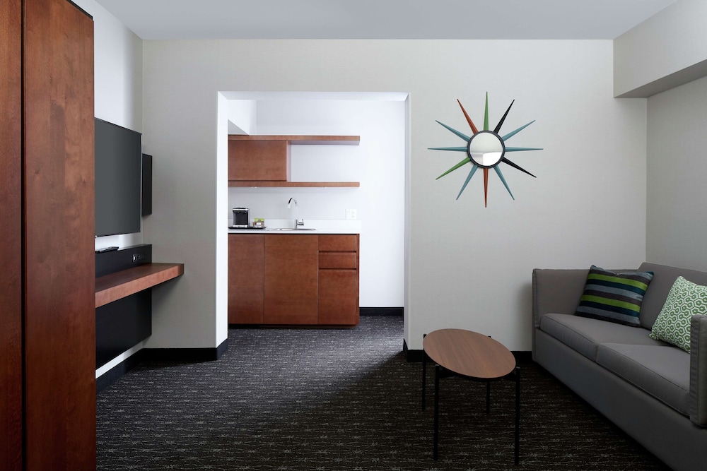 Doubletree by Hilton Montreal Airport 26/44