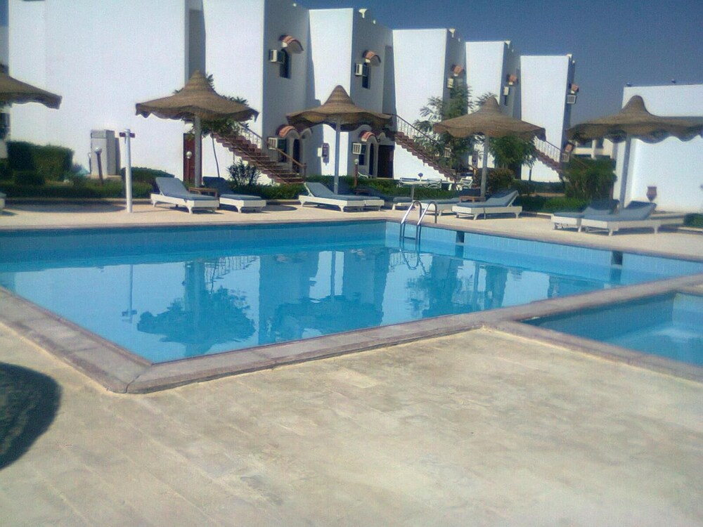 Desert View Hotel 6/48