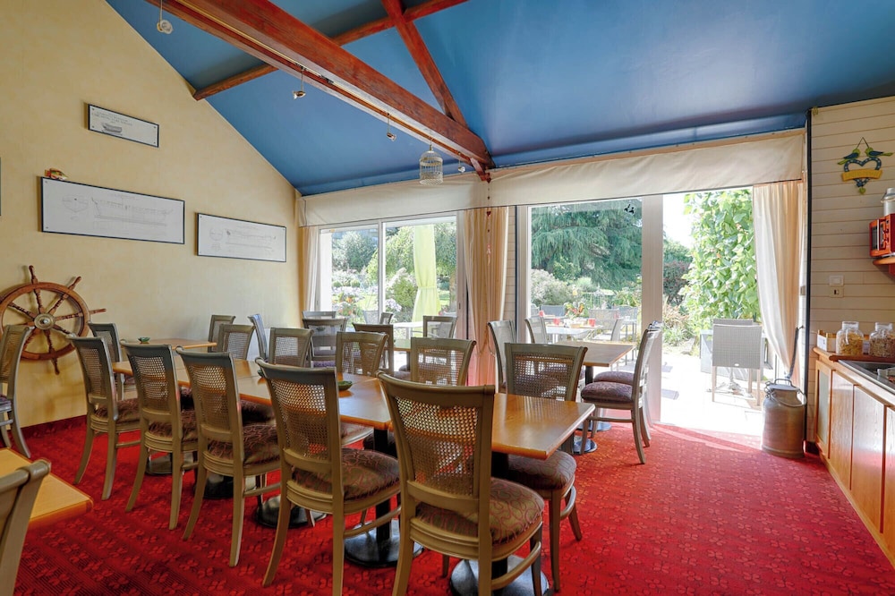 Brit Hotel Le Branhoc 43/62