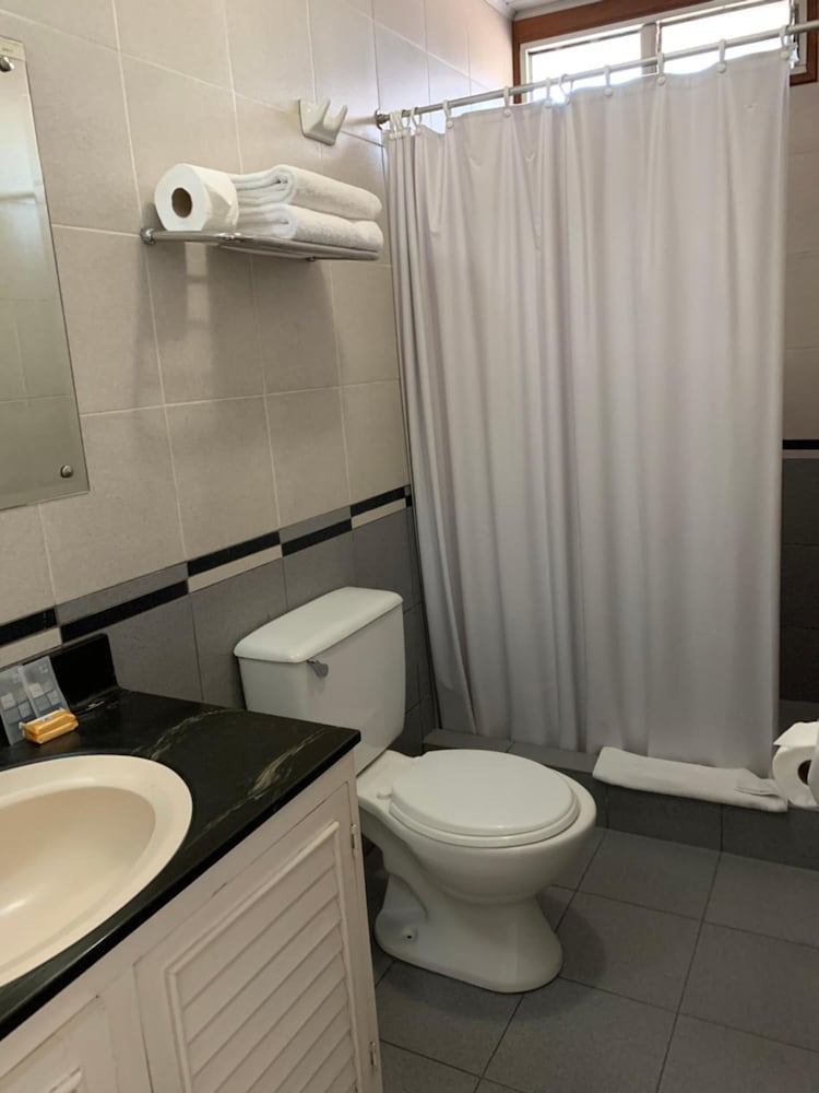 Acosta Hotel 54/55