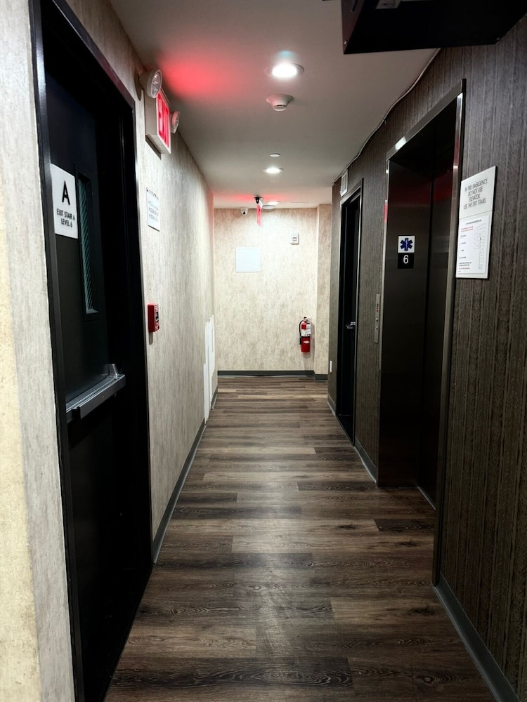 Bkway Hotel Brooklyn 22/31