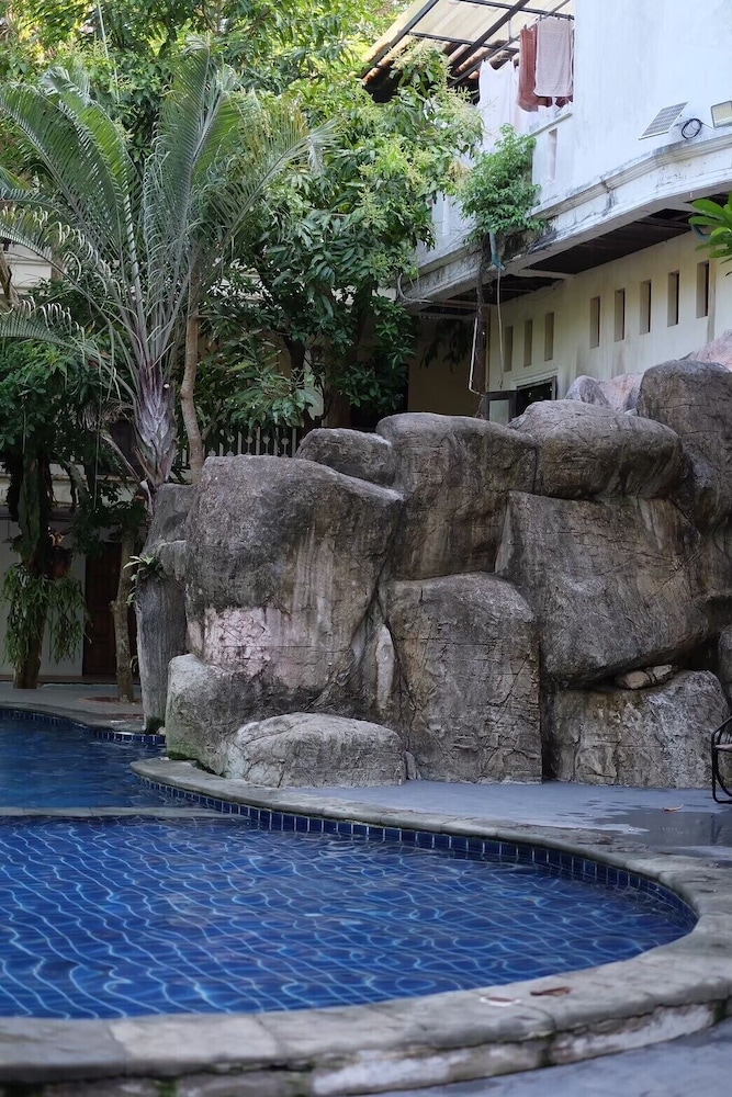 Baan Busaba Hotel 27/35