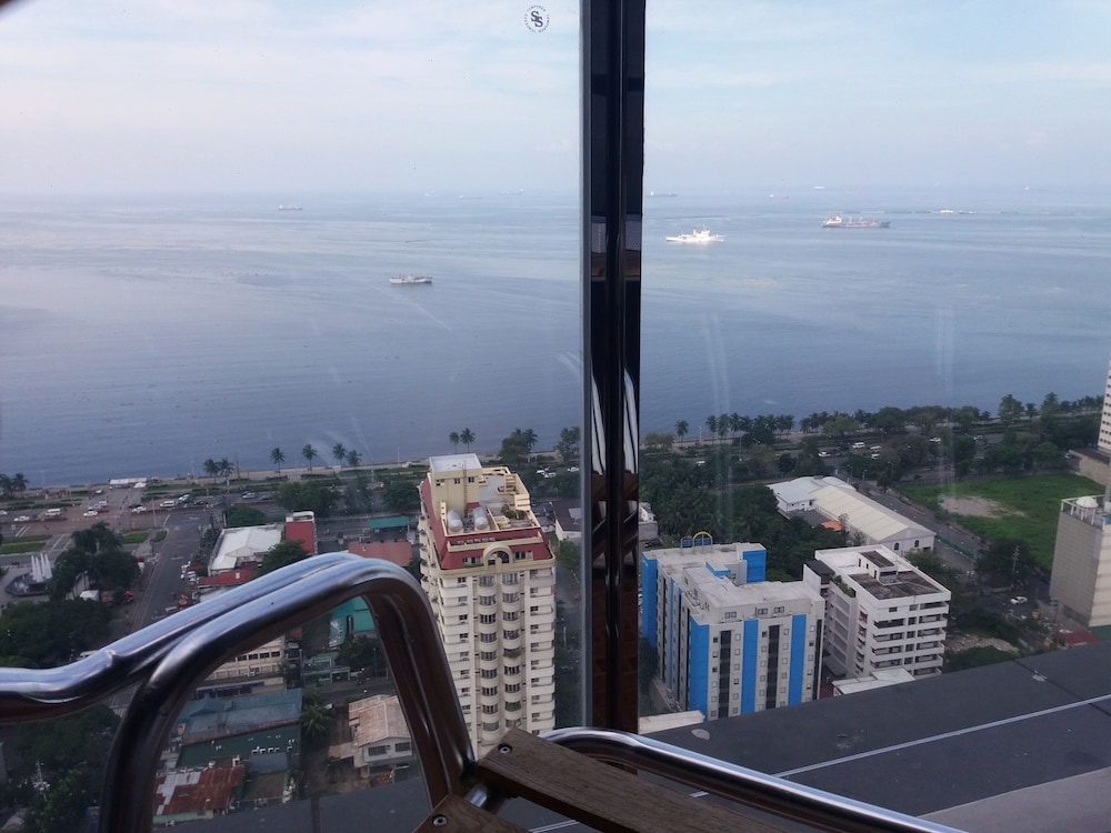 Manila Lee - Malate Bayview Mansion 48/50