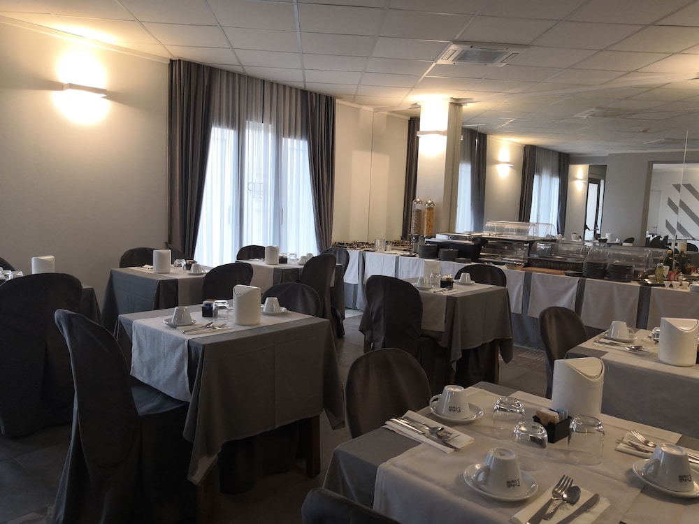 Hotel Principe Modena 50/63