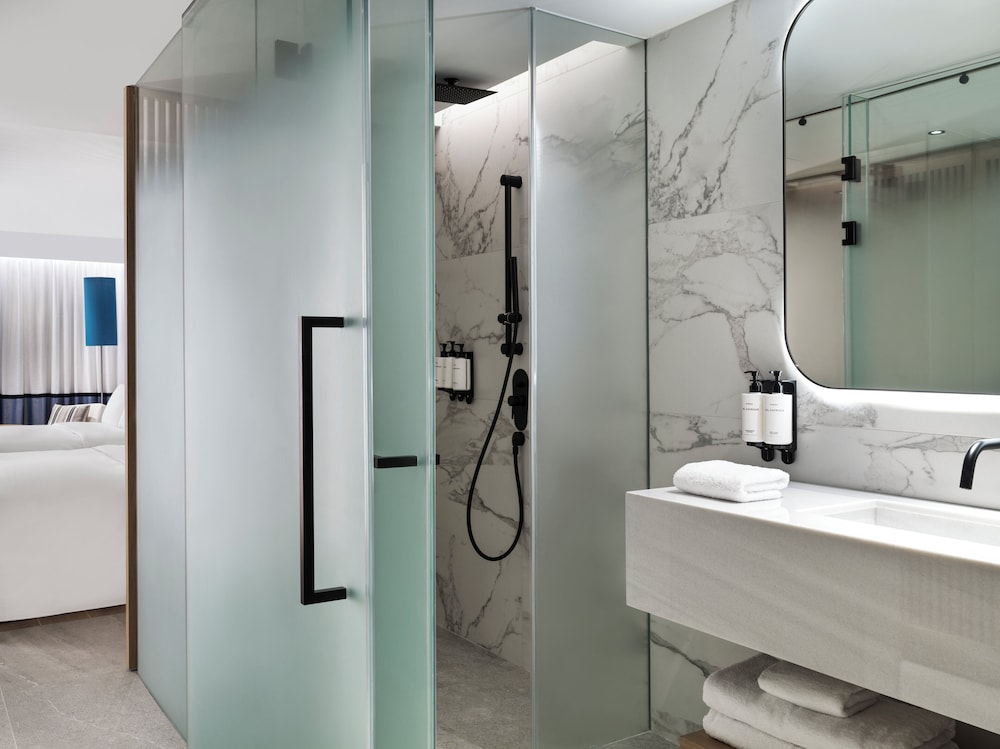 غرفة بريميوم بسريرين منفصلين لذوي الإعاقة، InterContinental Crete by IHG 4/5