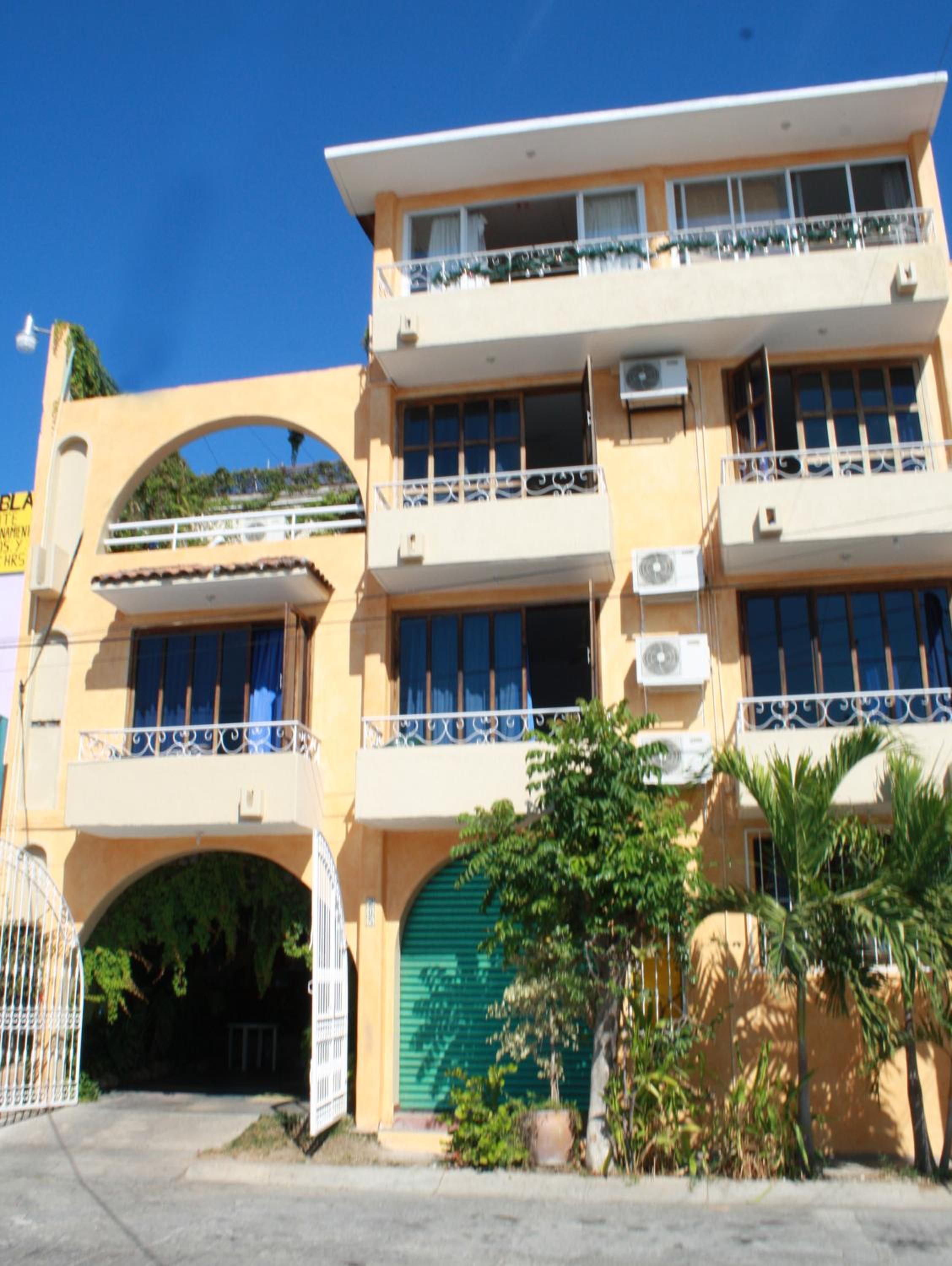 Pargos Hotel 3/42
