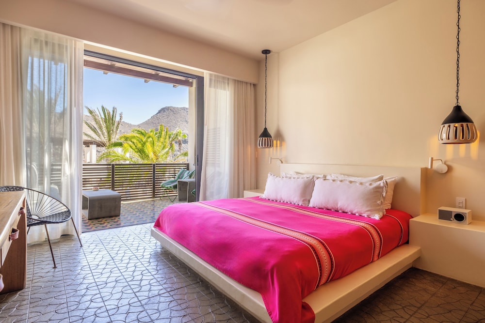 Room, King Bed, Ocean View, Pool Side