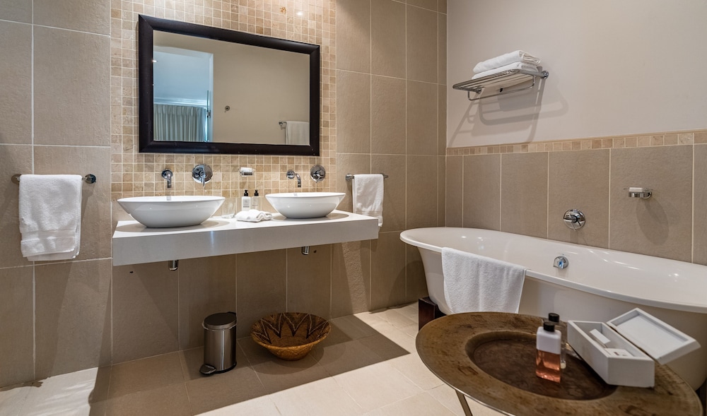Sea Five Boutique Hotel 57/61