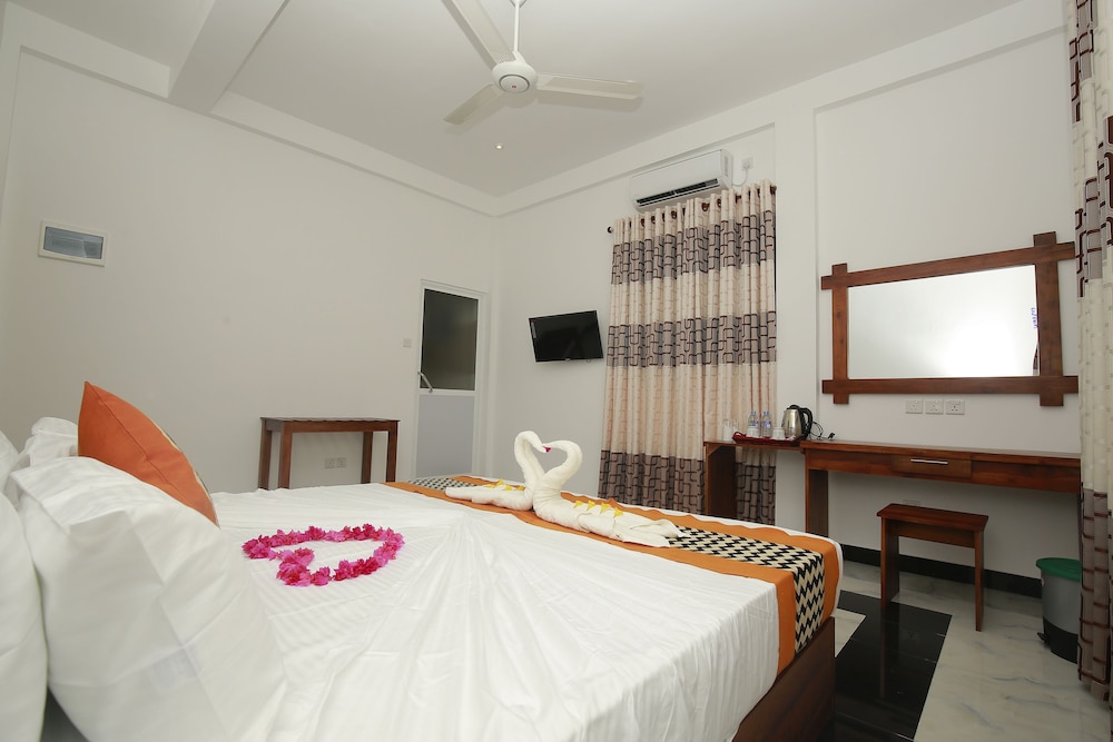 Hotel River Front 12/50