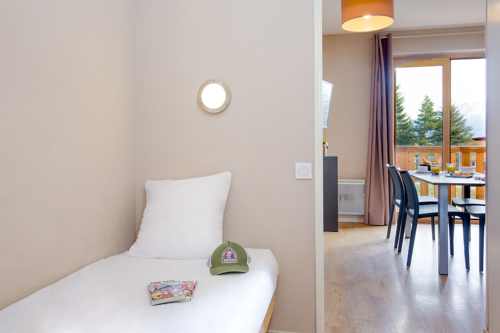 SOWELL RESIDENCES PRA LOUP 12/50