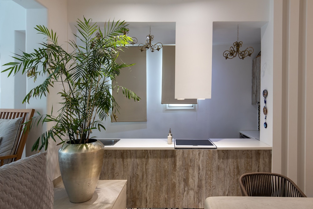 Kouros Exclusive Suites - Adults Only 8/78