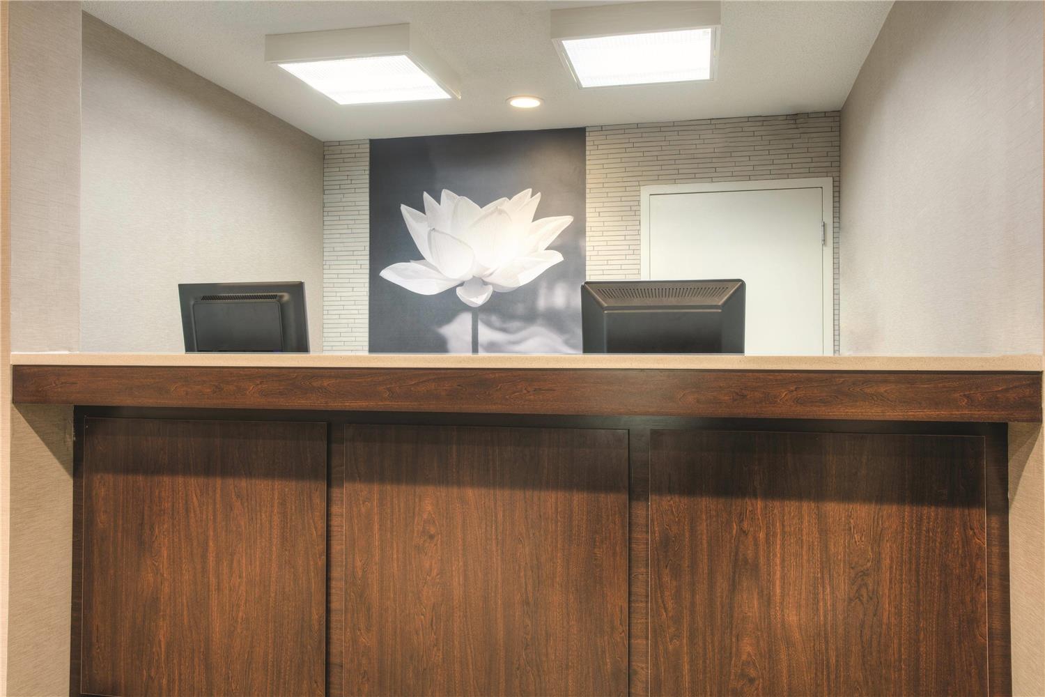 La Quinta Inn & Suites by Wyndham Atlanta Roswell 7/47