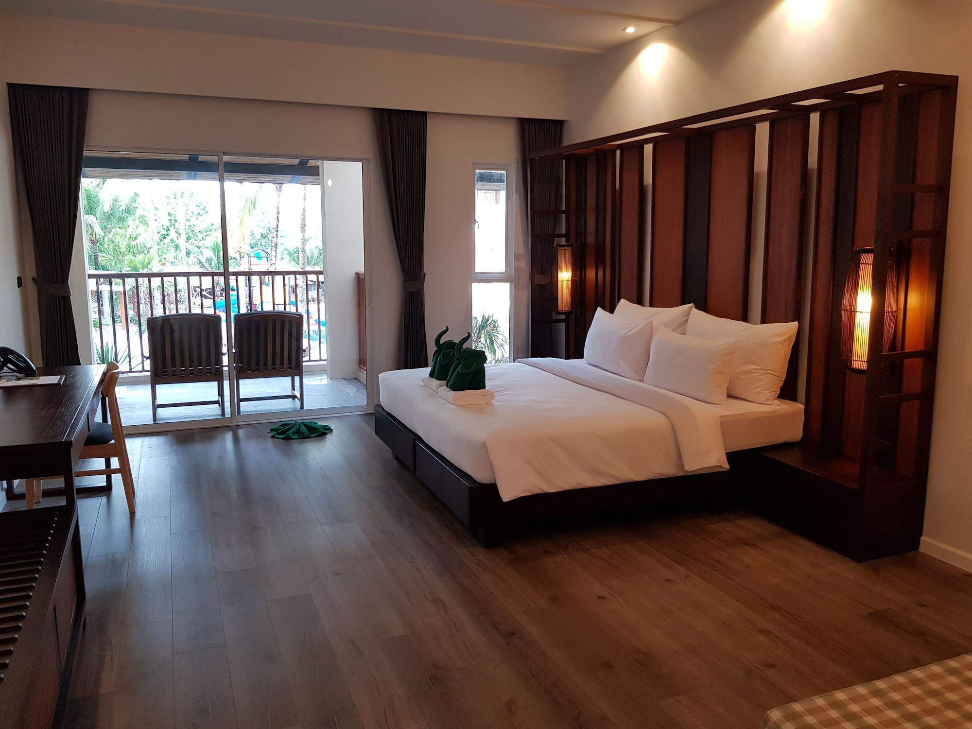 FAMILY, DOUBLE OR TWIN BED, POOL VIEW