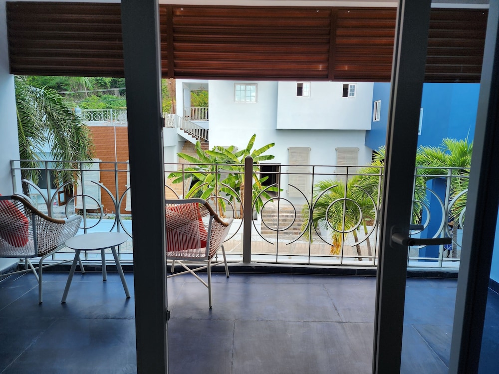 Hotel 39 Jamaica 24/53