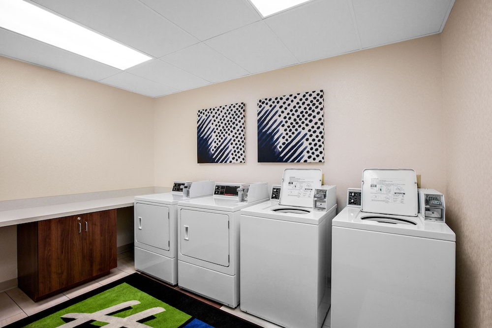 Holiday Inn Express Hotel And Suites Ontario 56/61