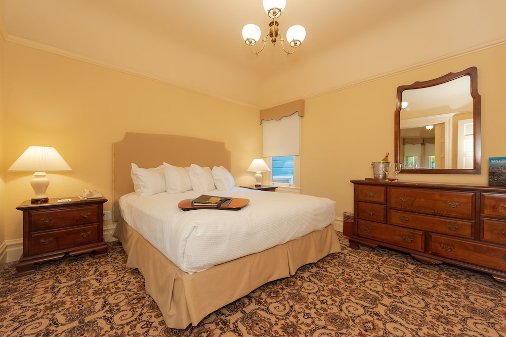 2 BEDROOMS, SUITE