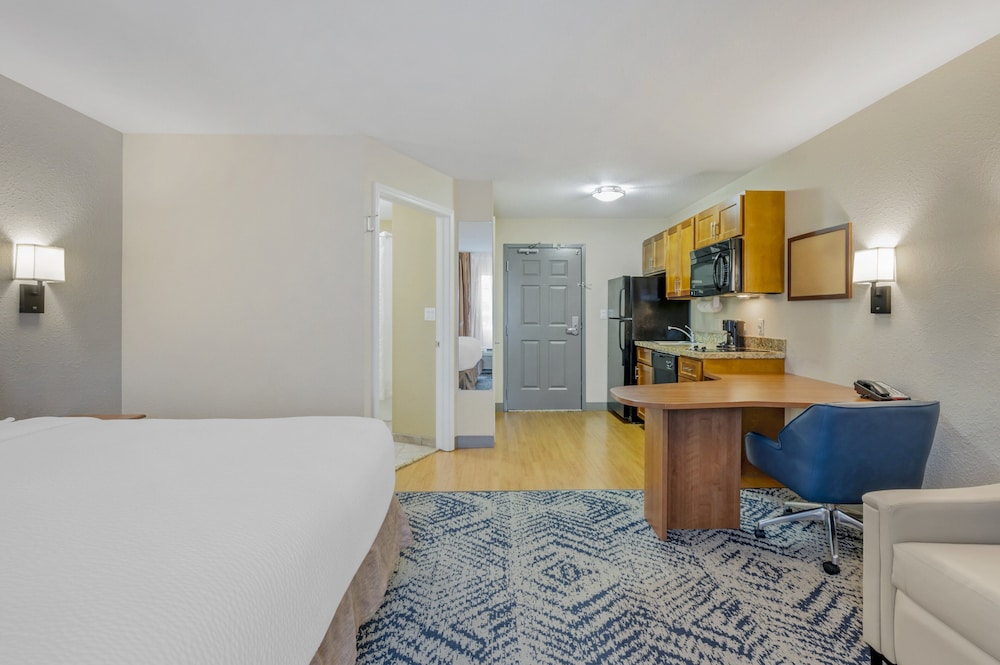 Candlewood Suites Indianapolis East 5/52