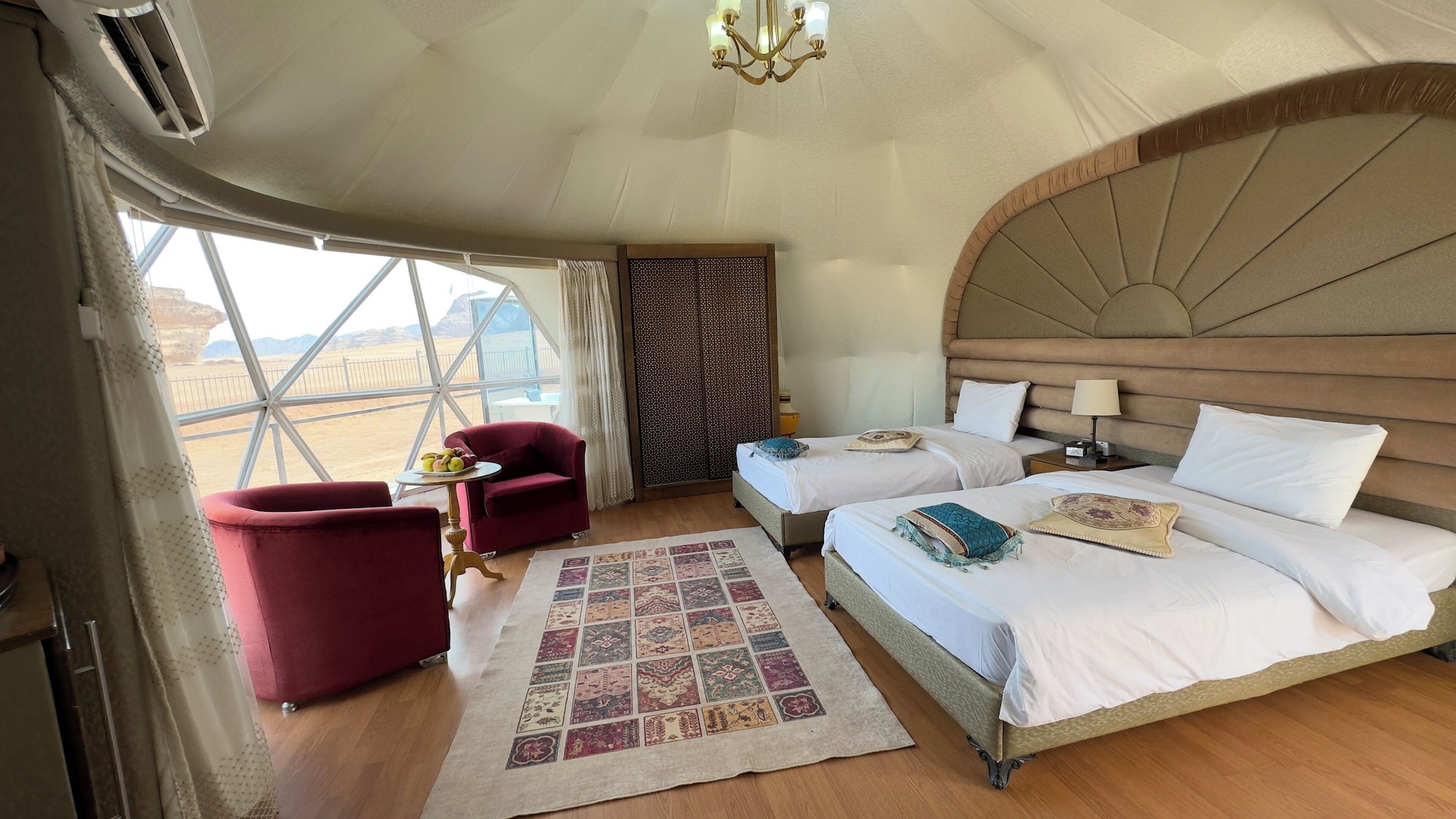 1 Bedroom, Luxury, Tent, Mountain Side, Mountain View، Wadi Rum Mazayen Camp 6/10