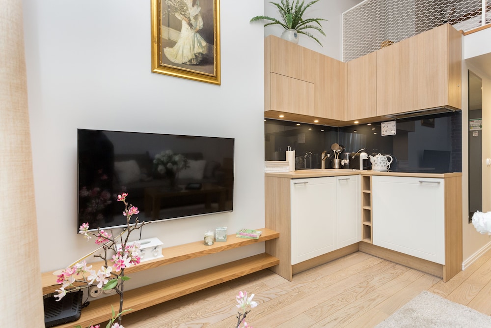 Angleterre Apartments 6/50