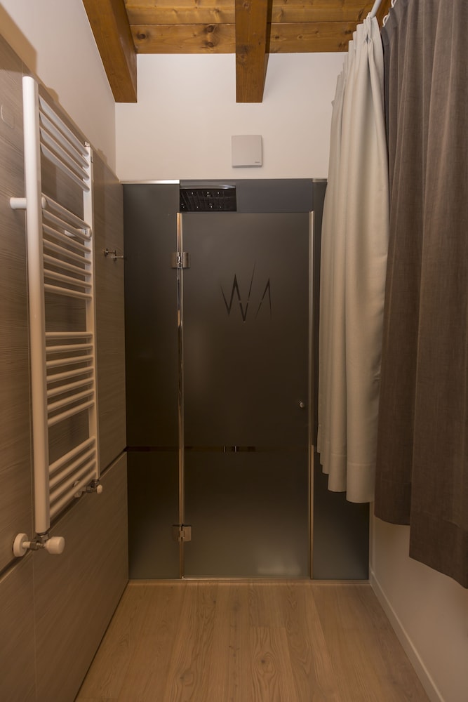 White Angel Hotel 6/48