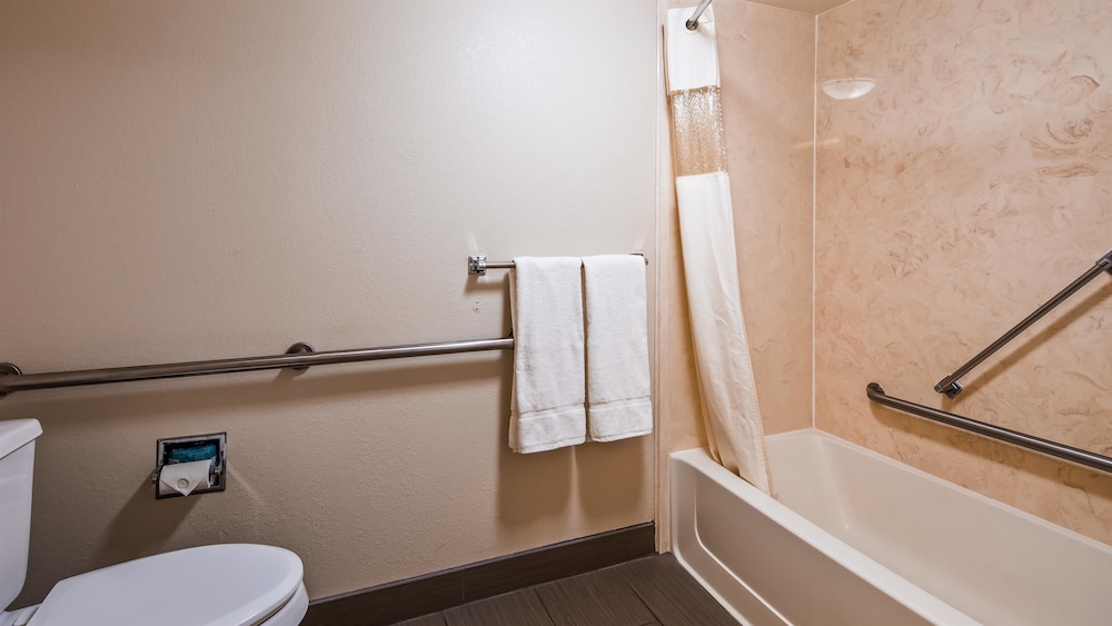 Best Western Airport Inn 23/40
