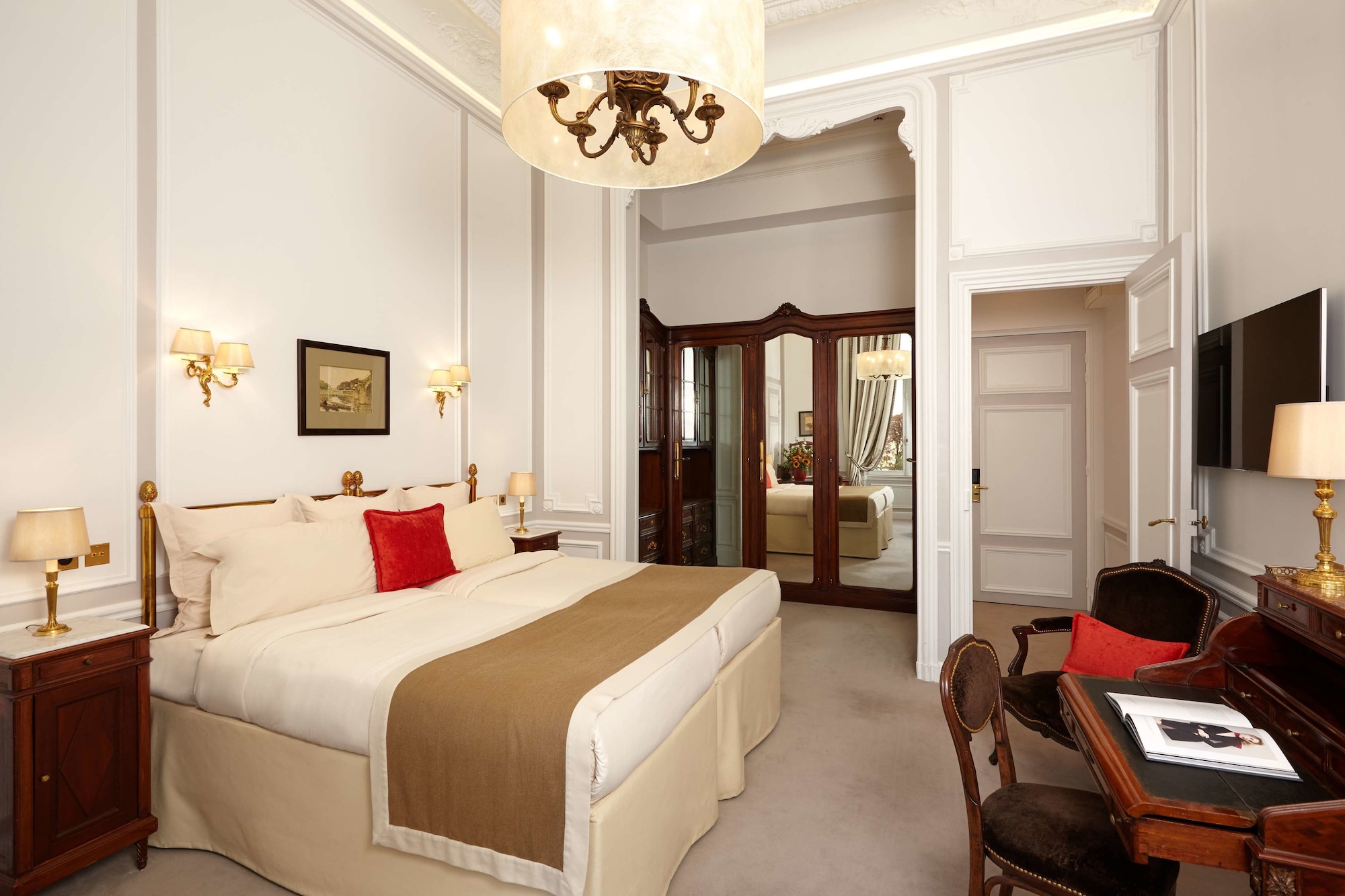 Room at Hotel Regina Louvre, PARIS