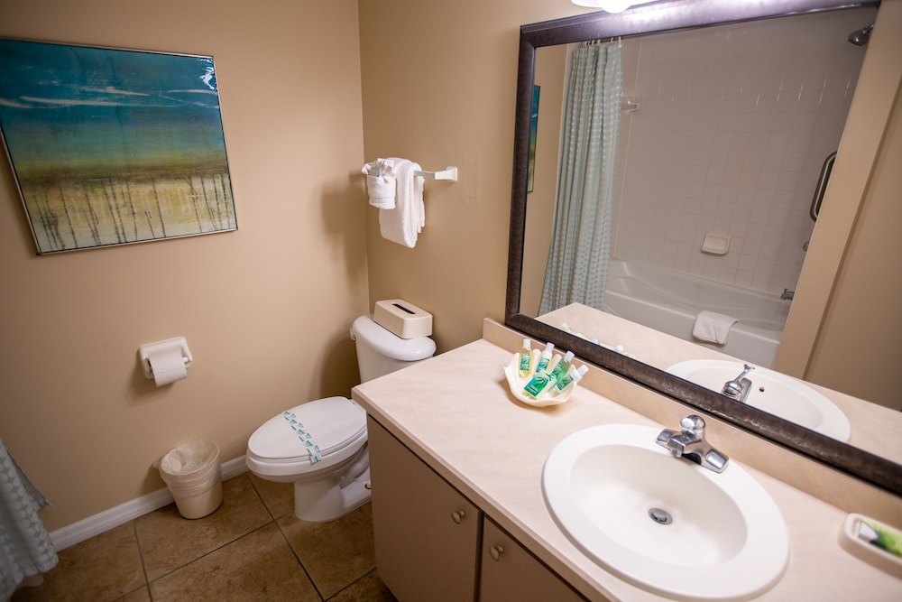 APARTMENT, KING BED, PARTIAL OCEAN VIEW