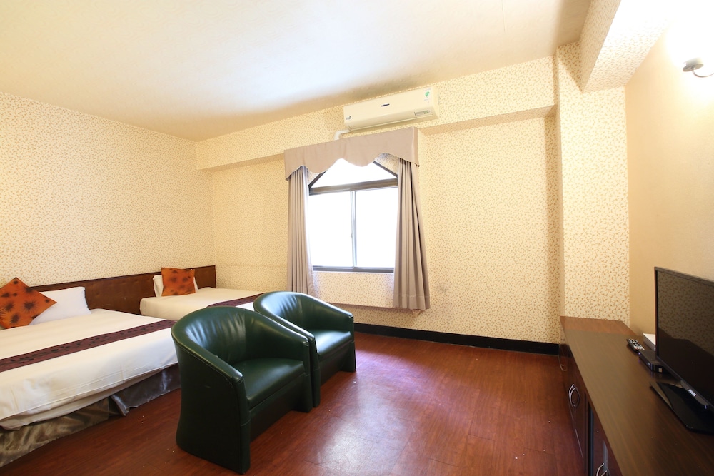 Chiayi Crown Hotel 18/32
