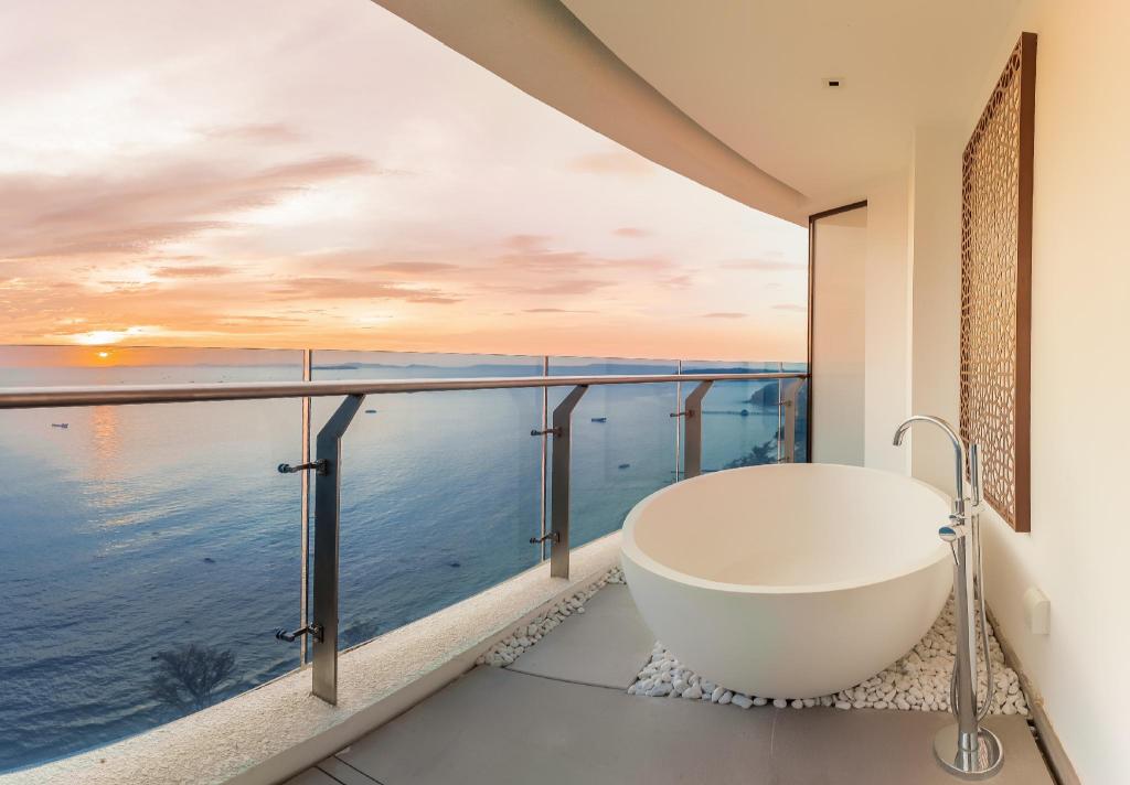 Howard Johnson Plaza by Wyndham Blue Bay Sihanoukville 48/48