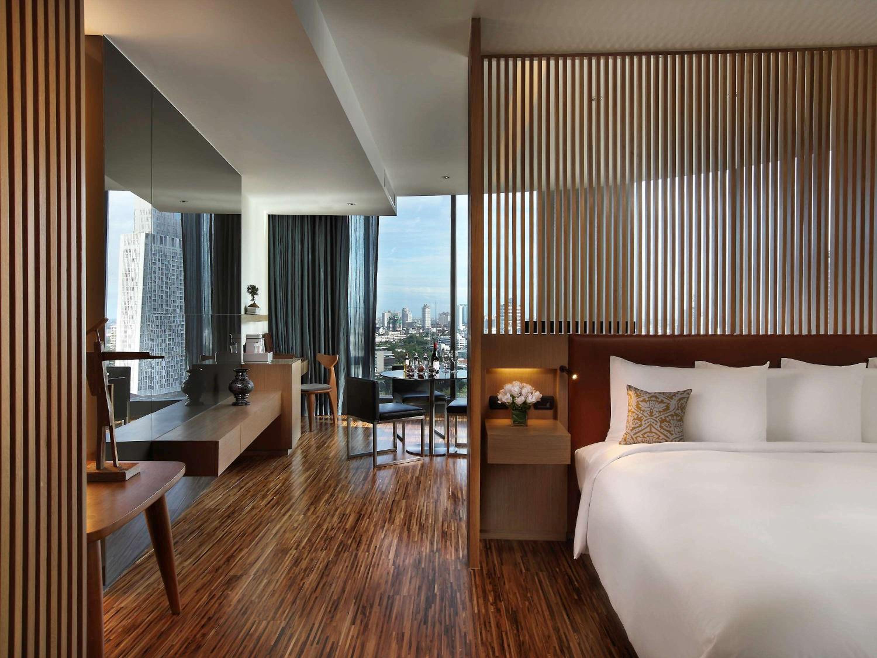 Skyline, So Studio, King Bed, City View