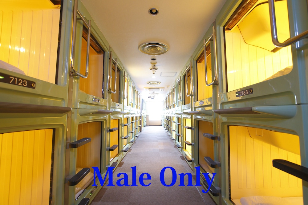 Shinjuku Kuyakushomae Capsule Hotel 36/46
