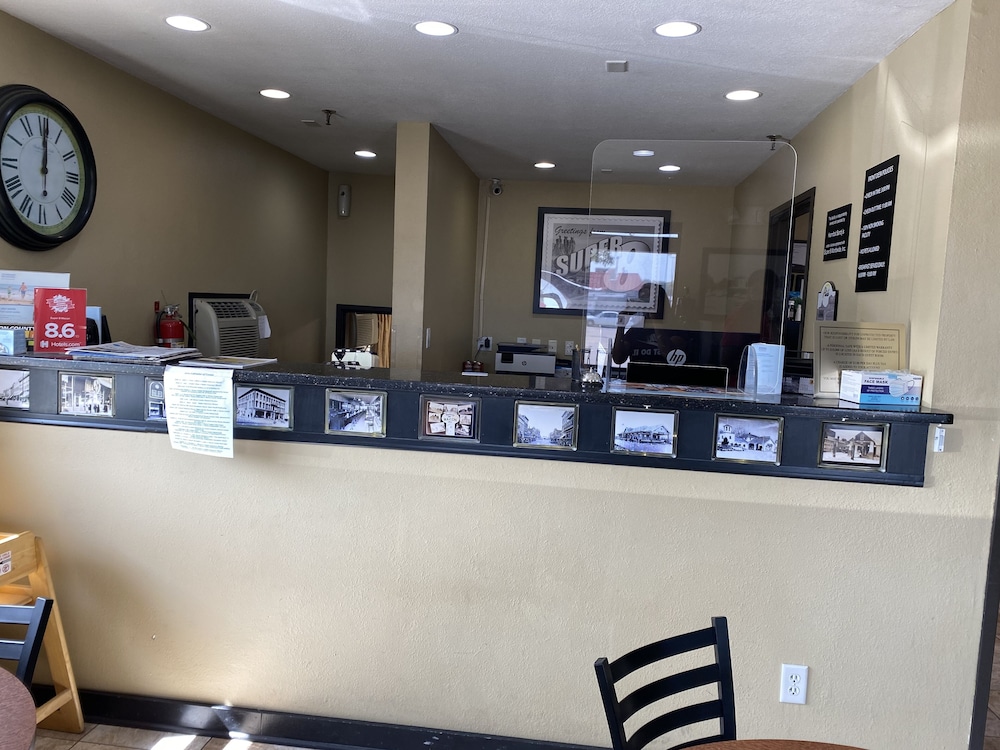 Super 8 by Wyndham Macon 2/16