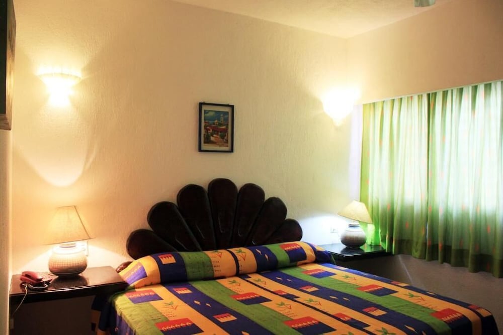 Suites Plaza del Río 34/73